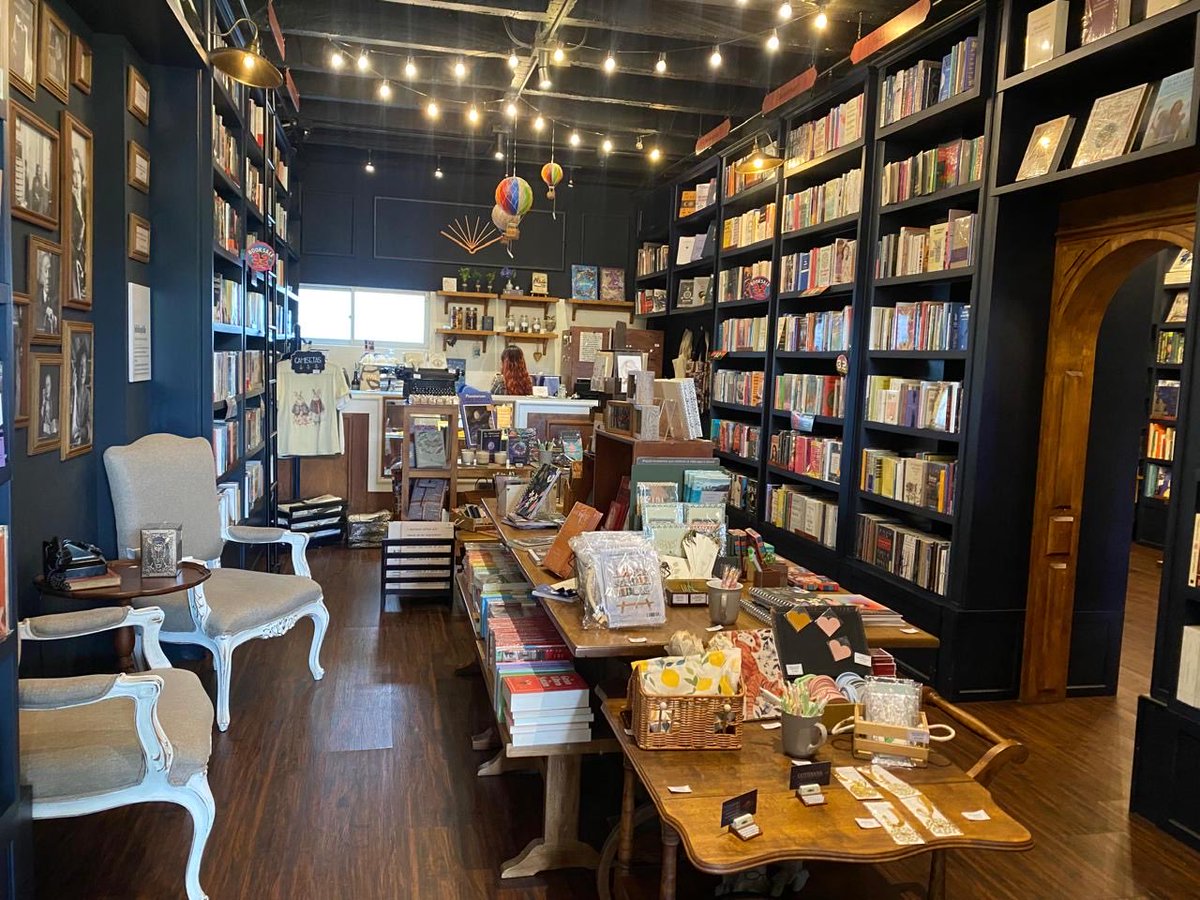 maria_mimia's tweet photo. La mejor librería de Medellín está en el Oriente antioqueño. Se llama La Cotidiana y no puede ser más perfecta https://t.co/WpmrINxH22