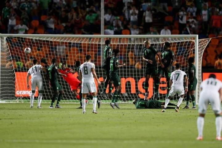mongaarde's tweet photo. À jamais dans l’histoire Riyad 🇩🇿❤️ https://t.co/jNqBj5mlBs