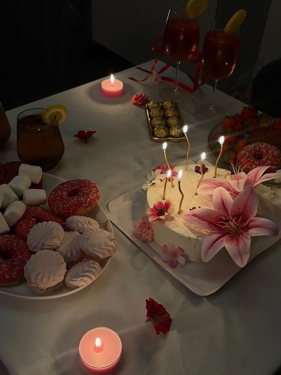 dreamyflowerrs's tweet photo. lily cakes https://t.co/BpnM6tpVSt