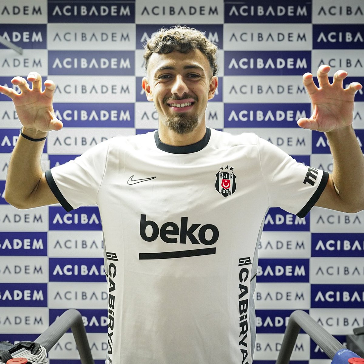 Eaglemedia__'s tweet photo. Beşiktaş'ın yeni transferi İlhan Fakılı, sağlık kontrolüden geçti 🦅 https://t.co/5F7QzHUbrn