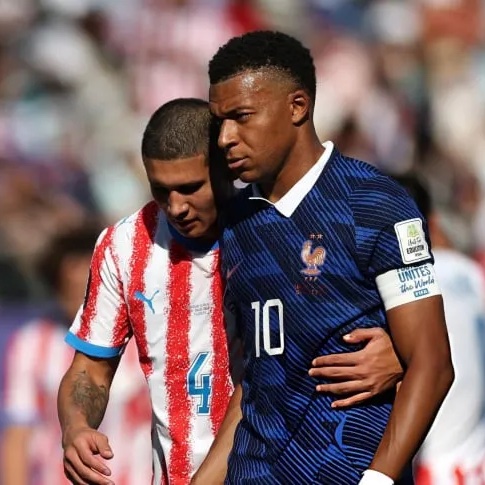 MadridXtra's tweet photo. 🚨 Juan Cáceres: “How tight I was on Mbappé? He asked me if I wanted to KISS him (laughs).

I told him that since he’s here, might as well… (laughs).” https://t.co/zmrTyFJKx9