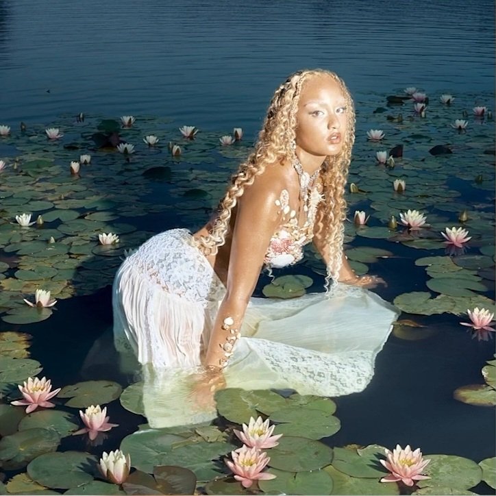 StarLouFan's tweet photo. Candice annonce la sortie de son nouvel EP !

🪷 NÉNUPHAR
🗓️ Disponible vendredi 10 juillet https://t.co/vpyfKB30dB