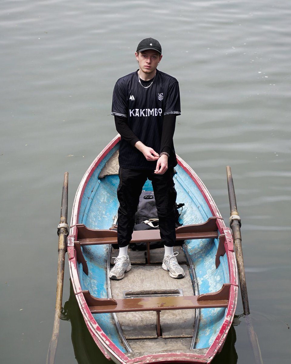 Three_hord's tweet photo. 🚨 THREE HORD SERIES 2 🚨

On vous dévoile les maillots Three Hord.

Deux versions opposées, deux camps prêts à s’affronter.

Quelques exemplaires seront disponibles à la vente sur place le 11 juillet.

⚪⚫ Choisissez votre camp. https://t.co/3kP6Cdnh8Z