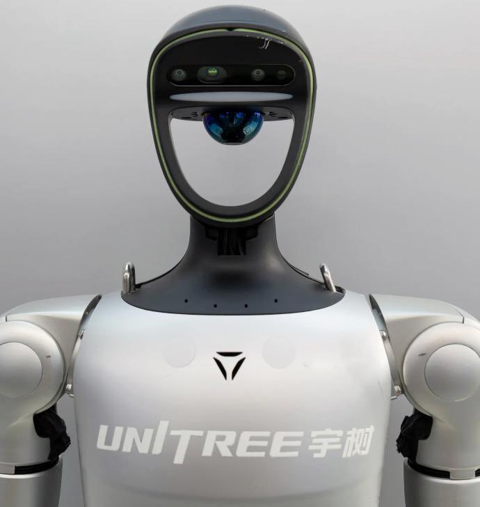 BryanBryan5811's tweet photo. 🚨HUMANOID ROBOTS ARE HEADING TO THE IPO TRADE

Unitree Robotics just got final approval for a Shanghai STAR Market IPO, aiming to raise about $619 MILLION.

The company posted ¥1.699B or $250M, in 2025 revenue and ¥278M or $41M, https://t.co/vQz4aHJ6ZY