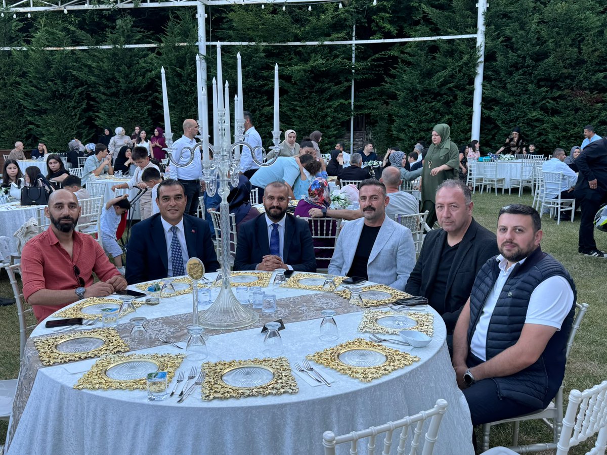 mhpbeykoz's tweet photo. "İlçe Başkanımız Mehmet GÜNDOĞDU; İlçe Başkan Yardımcımız Celal ÖZLAN, Romanlardan Sorumlu İstanbul Vali Koordinatörümüz Sayın Alpay SAVAŞ, İstanbul Valiliği Zeytinburnu Kaymakam Koordinatörümüz Sayın Cihan KABA, Beykoz Kaymakam Koordinatörümüz Ömer CAN ve Roman Koordinasyon Başkanlarımız ile birlikte Gül ve Yalçın ailelerinin evlatlarının düğün merasimine katılım sağladı