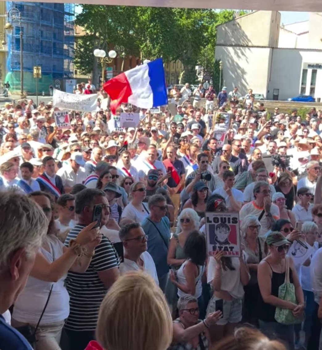 Olivier_Monteil's tweet photo. #JusticePourLouis 
Élu #RN, père de famille, je participais à Narbonne ce 05 juillet à "La dernière marche" pour Louis, 17 ans, lynché par des racailles.
Aux côtés de sa courageuse tante Marie-Julie et de nos députés, nous voulons la prison pour les racailles!
Ni oubli ni pardon! https://t.co/gBp7zrpLwI