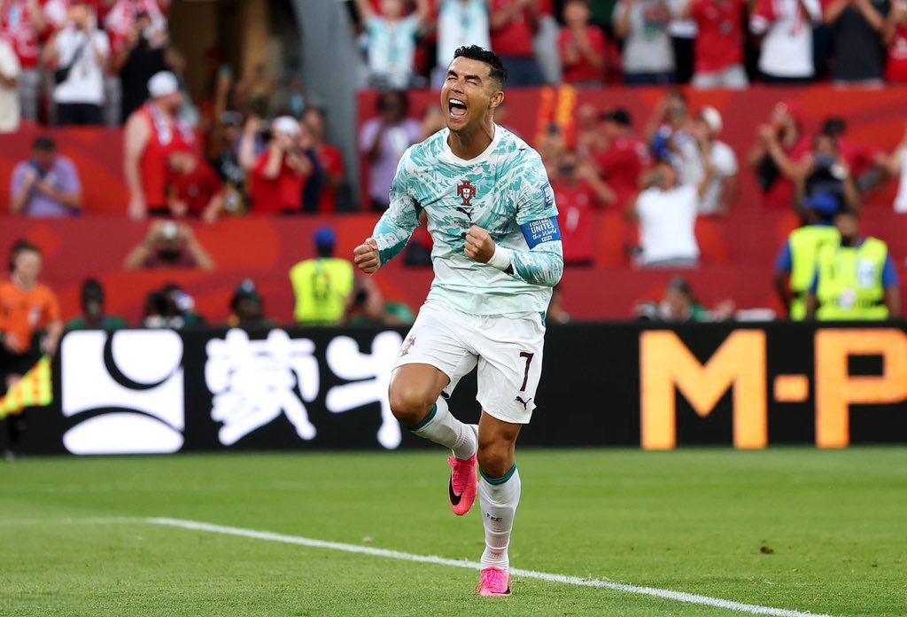 affairsXnow's tweet photo. 🚨🇵🇹 Cristiano Ronaldo: “I don't think I've performed that badly—I’ve already scored three goals!”

“Some players have scored more because they're in great form, but let's see if I can find the net again tomorrow.” https://t.co/6QUXYL3o9j