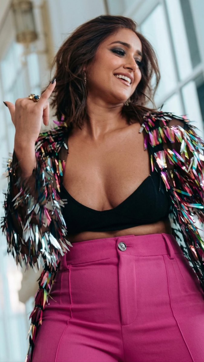 Glamsect_'s tweet photo. Ileana Drcuz https://t.co/RfLqZTxIn6