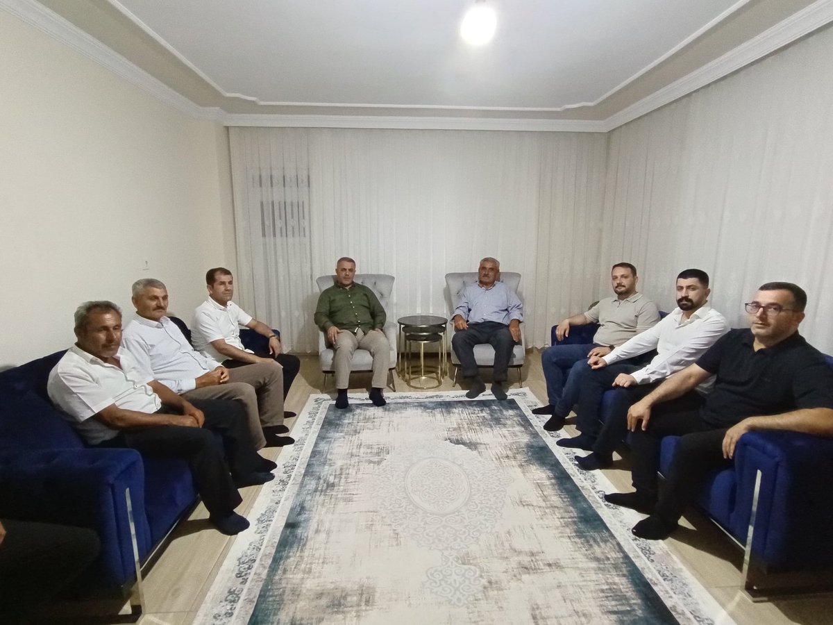 SansiHuseyin's tweet photo. Merkez İlçe Başkanımız Fatih Doğu ile birlikte Batıki Aşireti'nin kıymetli mensuplarından Mehmet Şirin Oduncu'ya misafir olduk.

Çay sohbeti programında bir araya gelerek hasbihal ettik.

Samimi ev sahiplikleri ve içten sohbetleri için kendilerine teşekkür ediyorum.

#AKPartiBatman #MahalleBuluşması

@Fatihdogu1 @72akpartibatman