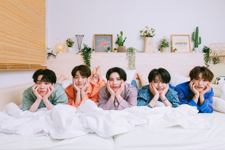 SOOBINSOULEMATE's tweet photo. My girls apink ang my boys a.c.e https://t.co/zudG8fj2DE