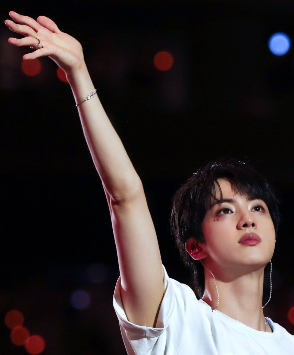 taejindiariess's tweet photo. TAEJIN SIZE DIFFERENCE IS EVERYTHING TO ME https://t.co/I8PNKOEiT3