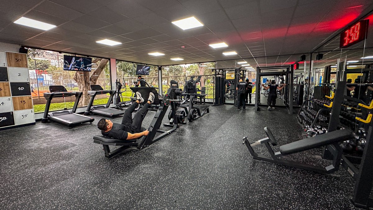 munisurco1's tweet photo. 🏋️‍♂️✨ ¡Nuevo espacio para entrenar!
Inauguramos el Gimnasio San Ignacio de Monterrico, cuarto gimnasio municipal del distrito. Cuenta con zonas de cardio, musculación y estiramiento, 14 máquinas, lockers e instructores.
📍 Jr. Cerro Rico s/n
📲 935 826 680
#SurcoEstáMejorYSeNota https://t.co/Qmb1UC7J5F