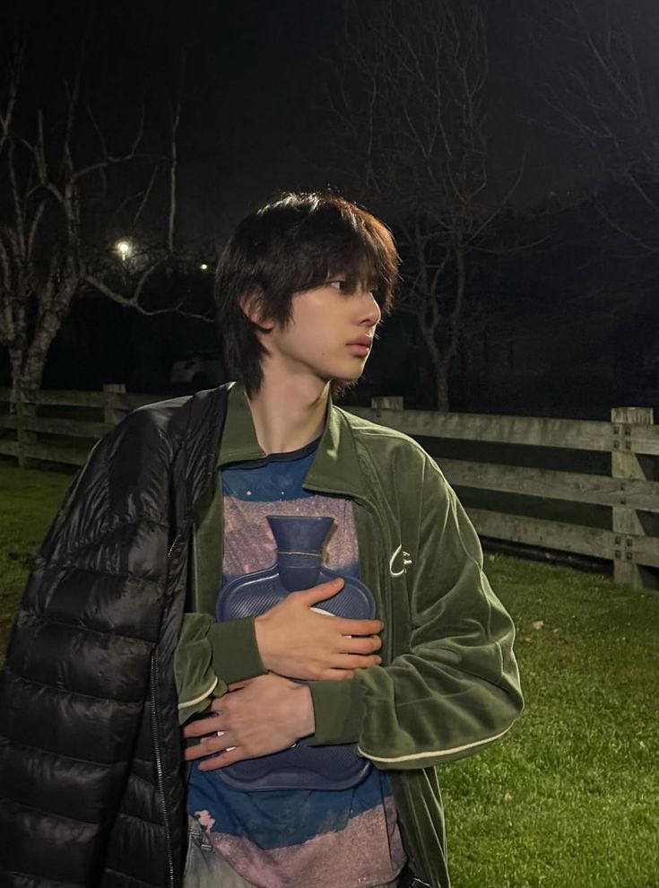 summereceipt's tweet photo. #keonhoon prompt au

Julian (jh) yang udah lama naksir Hero (kh) memutuskan untuk confess pake akun fake dan berujung di tolak… eh selang beberapa tahun tiba tiba ada yang confess https://t.co/NXcpMtNZ2E