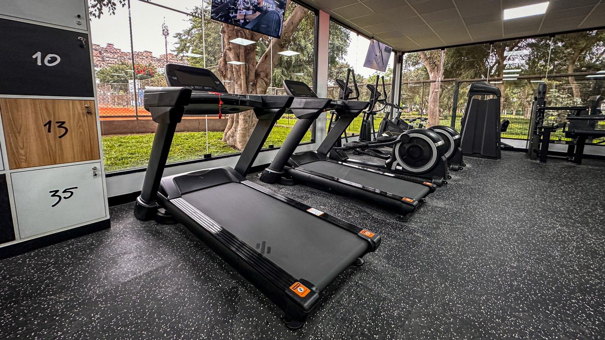 munisurco1's tweet photo. 🏋️‍♂️✨ ¡Nuevo espacio para entrenar!
Inauguramos el Gimnasio San Ignacio de Monterrico, cuarto gimnasio municipal del distrito. Cuenta con zonas de cardio, musculación y estiramiento, 14 máquinas, lockers e instructores.
📍 Jr. Cerro Rico s/n
📲 935 826 680
#SurcoEstáMejorYSeNota https://t.co/Qmb1UC7J5F