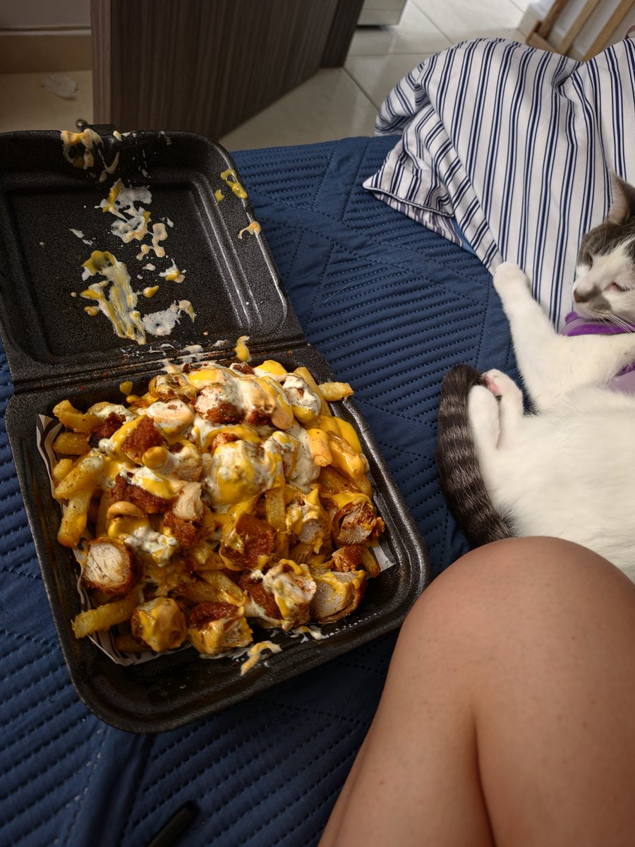 istnaemi_'s tweet photo. Ciertas comidas me traer recuerdos de melancolía 🖤 https://t.co/cMKF1u1XLs