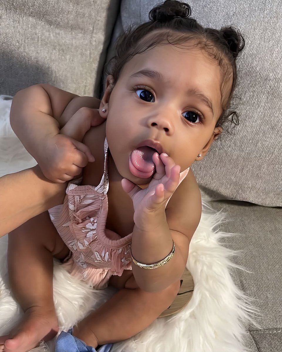ziecity's tweet photo. She’s so cute https://t.co/IEnu9uP682