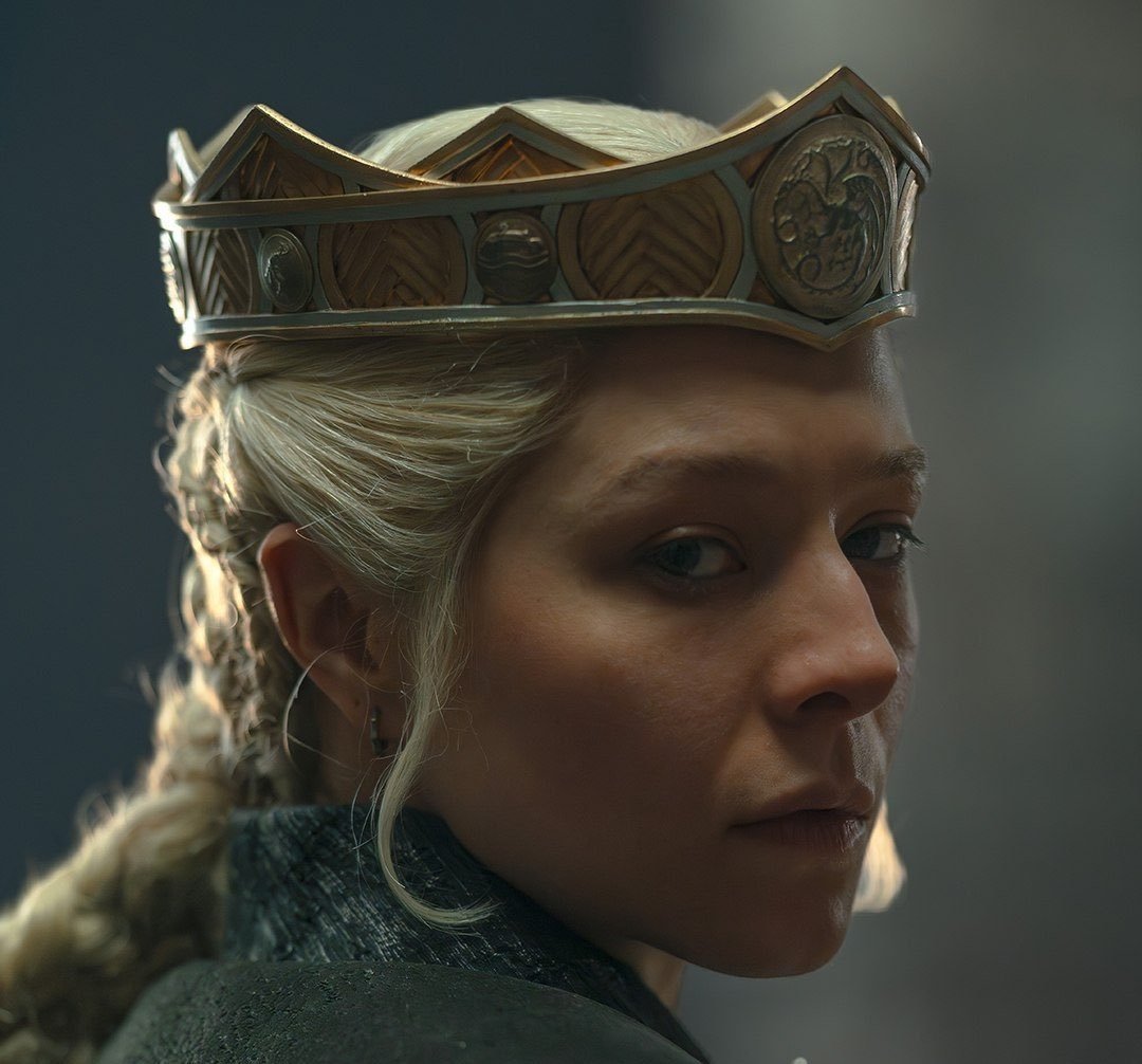 jjmileo's tweet photo. princess of                                queen of the
dragonstone                     seven kingdoms https://t.co/jifDPna4Qj