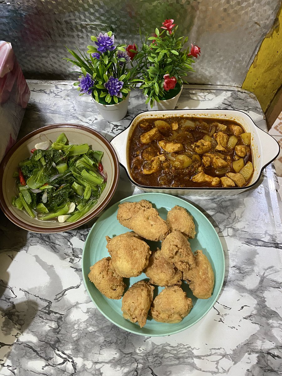 greataxe66's tweet photo. mama: masakan kamu enak
🧠: apa gue buka warteg aja kali ya https://t.co/1WpnQ97ykA