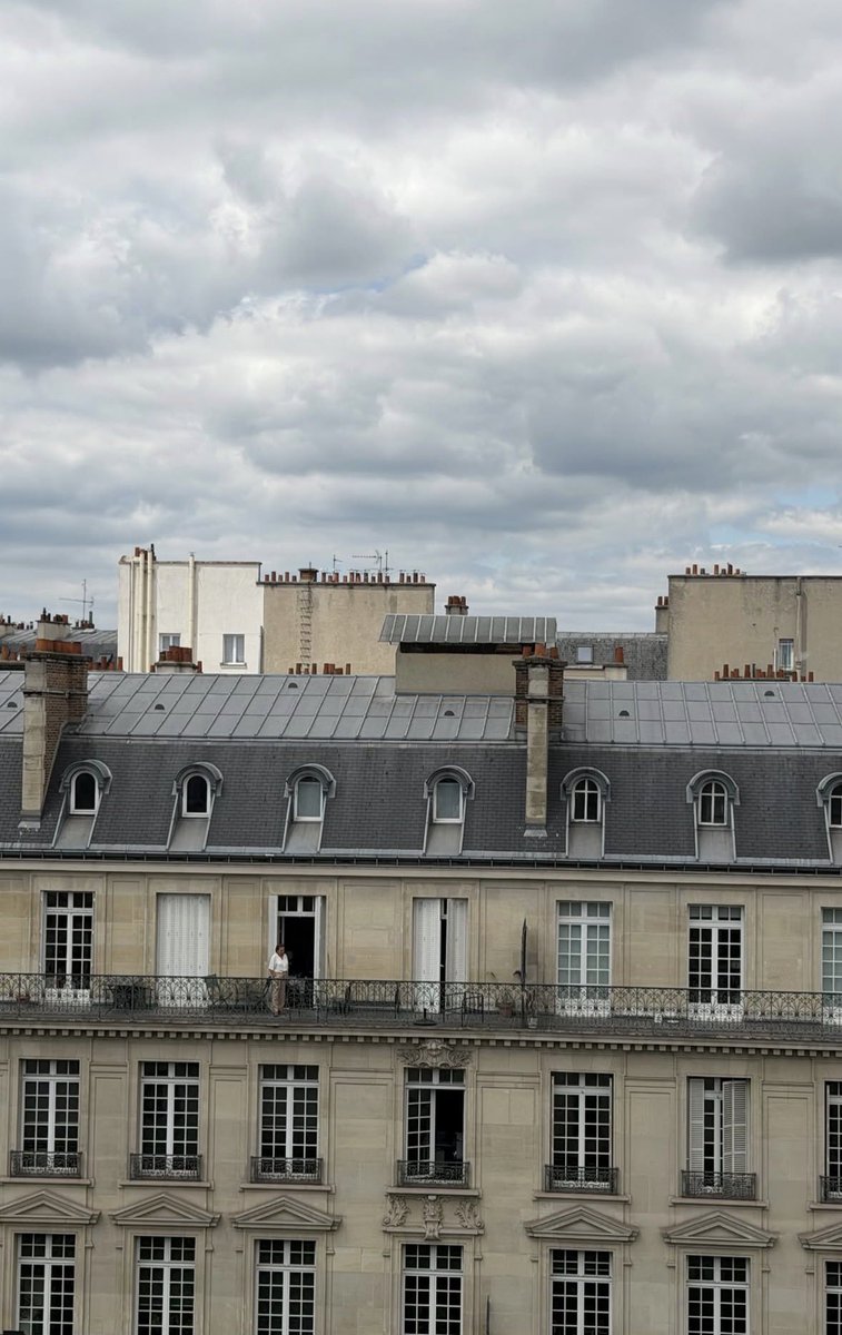 HackermanNews's tweet photo. The Weeknd shares view from his hotel in Paris 🇫🇷.

(VIA Gene Hackerman IG) https://t.co/oxYWWheWJh
