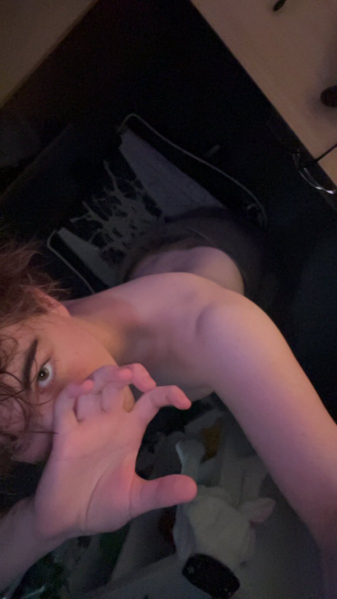 zzackkennedyy's tweet photo. fresh out the shower boy, live on twitch in 10 mins! <3 https://t.co/ZLoTA0yVxz