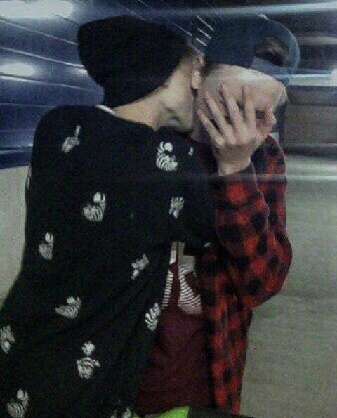 XIIISerendipity's tweet photo. So can anyone tell me why this picture has no primary source and only exists under the title of yoonmin?? I want to know the real people! https://t.co/ltBQX5treZ