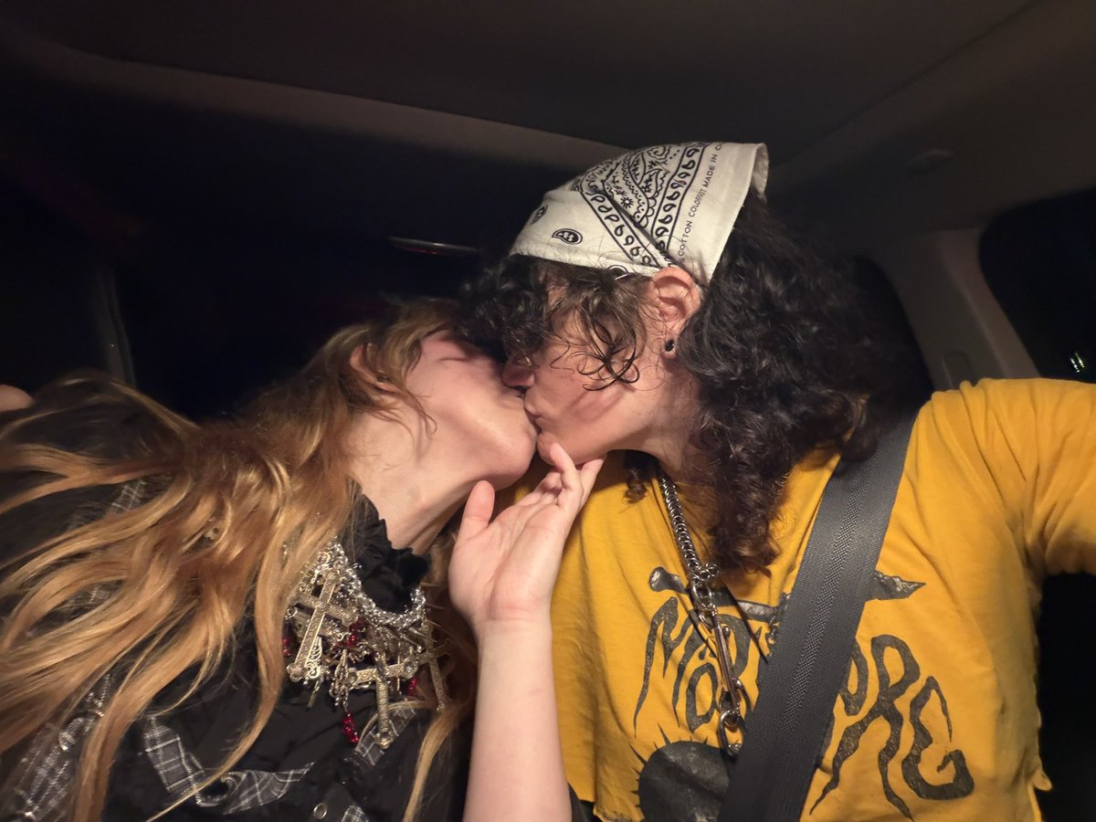 deadbeat_dog's tweet photo. We’re dating now :3 https://t.co/6o6Blvy6j7