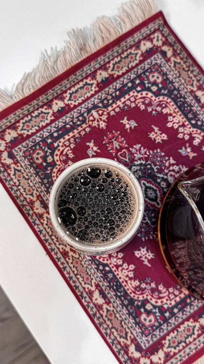 6ii6a's tweet photo. اختر من تتوافق قيمهم مع قيمك، وإلا ستجد نفسك تشرح الواضح، وتبرر الطبيعي، وتعتذر عن كونك أنت. https://t.co/AaLIUBml6f