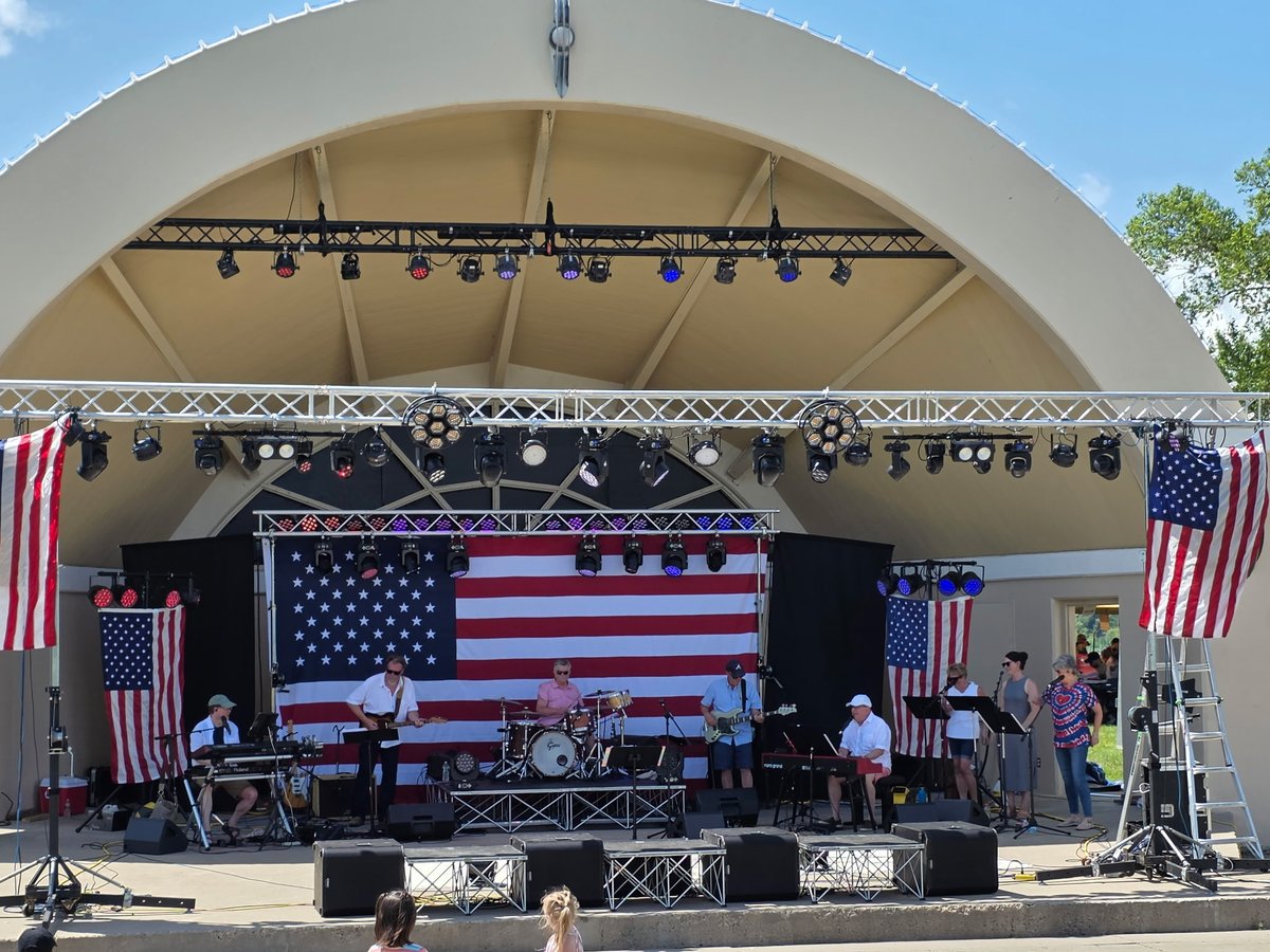 Hudson_Boosters's tweet photo. Craig Kohnen band playing your favorite piano songs right now! They’ll be playing until 4pm. Come check them out!! https://t.co/gx3uB5qu1U
