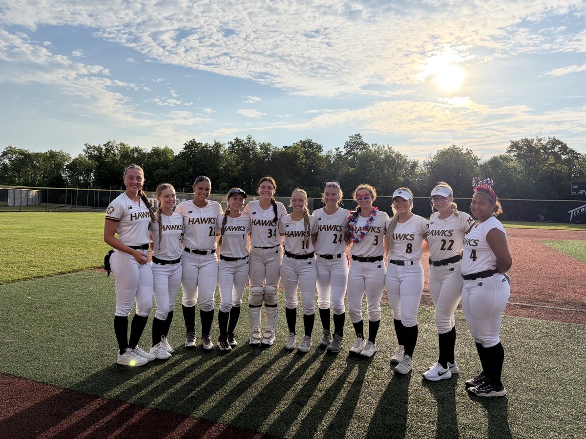 ohiohawks2027's tweet photo. GL Firecracker Week: 

S. Barnett: 0.409, 9H
N. Lim: 0.368, 💣
@makenzie2027: 0.364, 3 3B
@lexialeshire3: 0.346, 5RBI
@ABryant2027: 0.333, 2 2B

@EmmaLackey24: 19.0IP, 21Ks
@AvaBihl18: 13.2IP, 13Ks
@K_christman22: 13.1IP, 10Ks

@ABryant2027 big time catching 8/9 games! https://t.co/WxBHSNWQLe