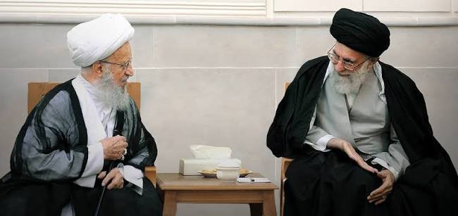 sedmahdii's tweet photo. حضرت آیت الله مکارم همزمان با تشییع پیکر امام انقلاب فتوای قصاص قاتلین آقا رو صادر کرد
درود خدا بر مرجع شجاع و ولایی که همیشه از ولایت دفاع کرده https://t.co/xG43Qyl4vx