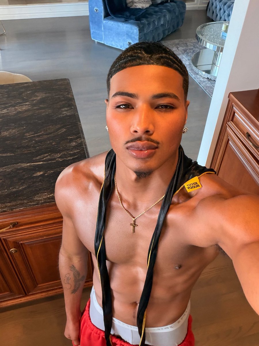 onelookzu's tweet photo. Flick up! https://t.co/UqNnIn1zxL