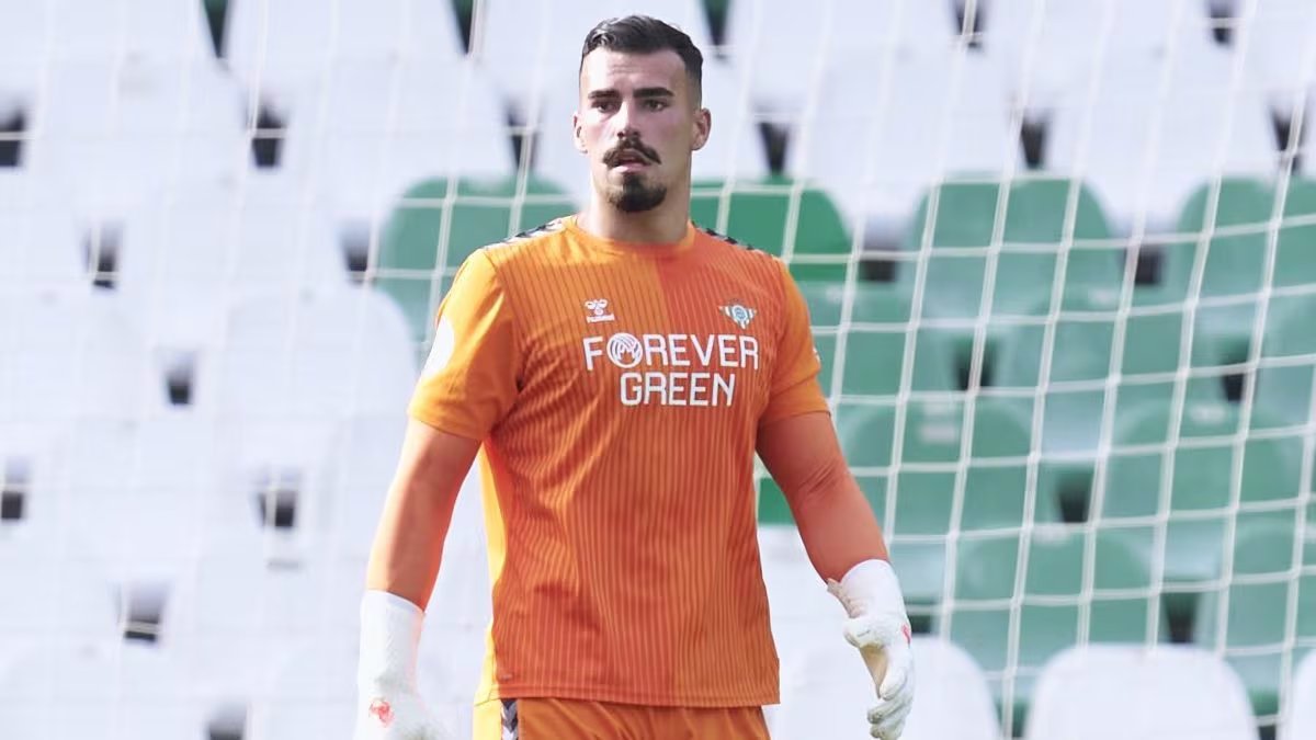 solofichajes123's tweet photo. 💣El @CordobaCF_ofi se adelanta a todos sus pretendientes firmando en propiedad al portero del @RealBetis Guilherme Fernandes, según informa en primicia @__AngelGarcia__ #SegundaDivision https://t.co/WwGABvXkEB