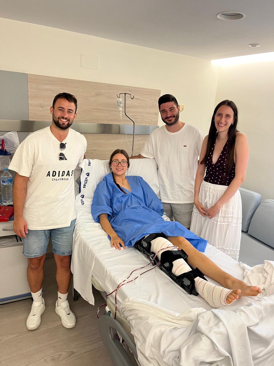 LucentumAcademy's tweet photo. Nuestra jugadora María Galcerá (Sofati JFB) ha sido intervenida con éxito de la lesión de Ligamento Cruzado Anterior y Menisco que sufrió en los últimos partidos de la temporada https://t.co/FGflHCX4Q4