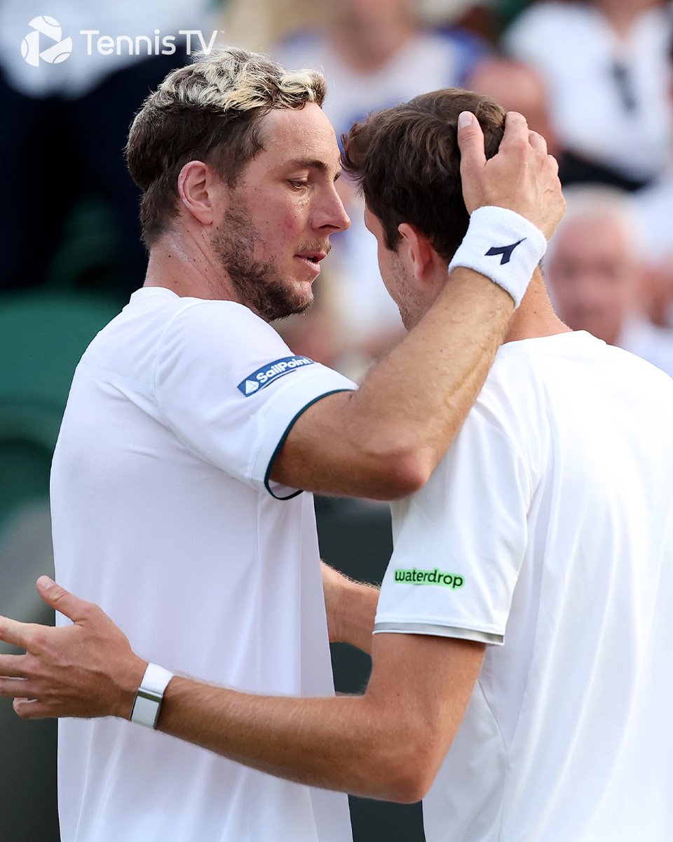 TennisTV's tweet photo. Sad scenes as Hubi is forced to retire against Struff ❤️‍🩹

Making @Struffitennis the oldest player to reach a first Grand Slam men’s singles quarterfinal in the Open Era 📆

#Wimbledon https://t.co/tYIQXmrqz9