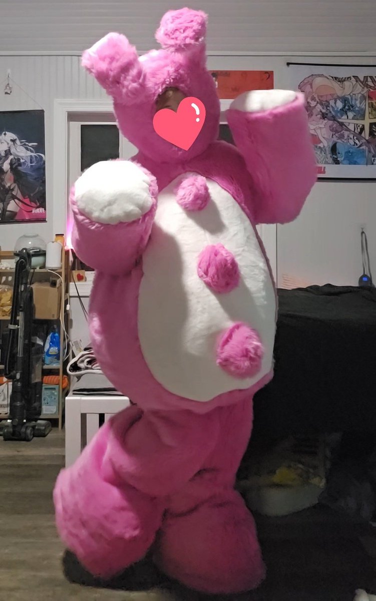 MessyKiitten's tweet photo. Off work for the day, time to be a bunny!! 

#plushsuit #kigurumi #plushification #着ぐるみ https://t.co/Plid5asFS1