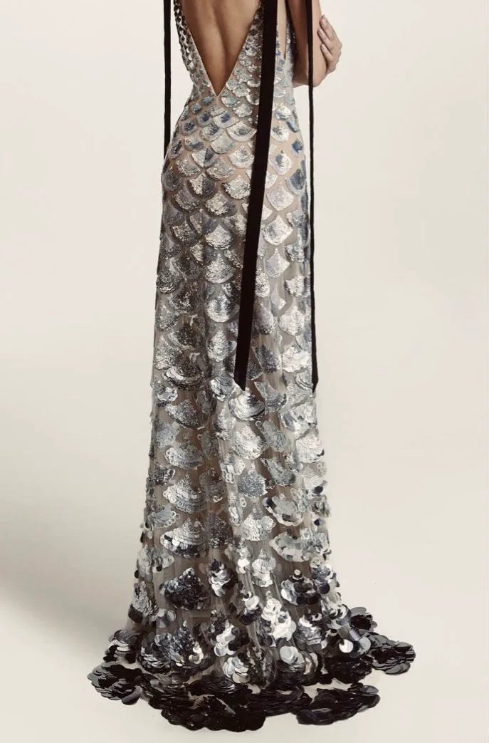 hannah_summers_'s tweet photo. mermaid dress with intricate, multi-tonal fish scale embellishments https://t.co/6qdgp5Nxum