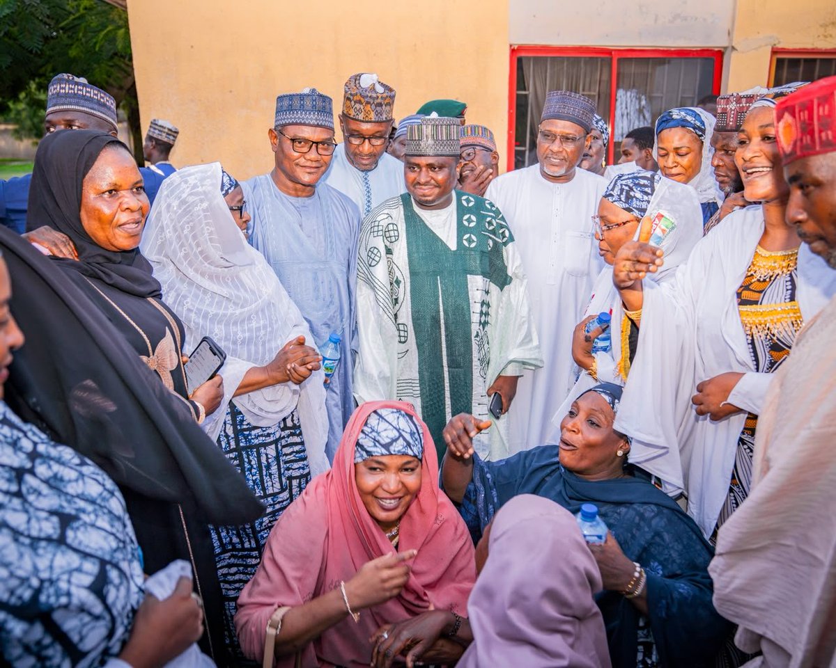 ams_jaoji's tweet photo. Dan takarar majalisar Tarayya na Tarauni, Hon M. Nasir Ja'oji ya halarci taron mata 'yan sittin na mazabar babban giji wanda akayi a social welfare a court road, jihar Kano. https://t.co/mXCjrJAuZy