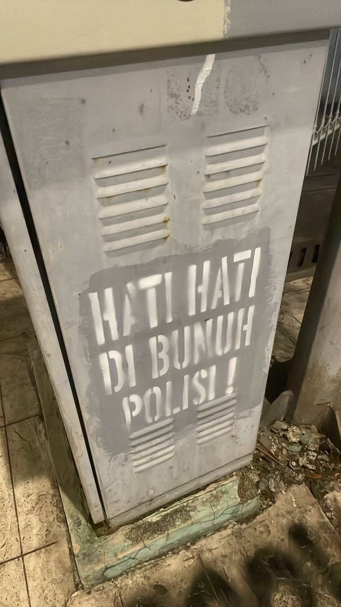 diskalkulia's tweet photo. semua yang ada artinya adalah puisi… minta rokok satu ya… https://t.co/feYzFIMdHT