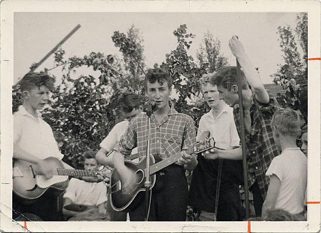 mcbeardymullet's tweet photo. 🧵in this thread i will explore The Historiography of the 6th of July 1957, aka when John Lennon and Paul McCartney met (part i) https://t.co/AwgdrB1Ol2