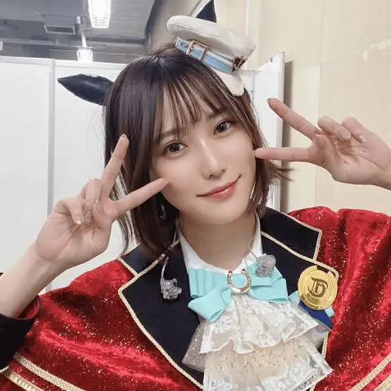 FujiNews_'s tweet photo. SEIYUU COMPRA CIGARROS PARA YAKI NEKO

La actriz de voz Yuko Natsuyoshi llevó su profesionalismo al límite para interpretar a la protagonista del polémico anime "Yani Neko".

Para poder darle vida a esta caótica chica felina, la artista confesó que compró cigarrillos reales de la marca Wakaba y los llevó directamente al estudio de grabación.

Su objetivo era conectar genuinamente con los malos hábitos del personaje, aplicando un extremo nivel de actuación de método.

Profesionalismo absoluto para pura mugre.