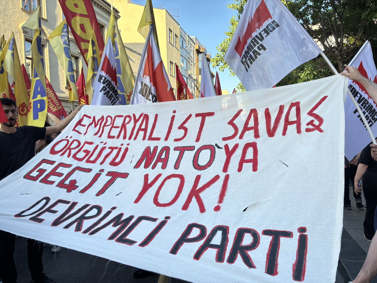 DevrimciParti_2's tweet photo. 📍Kadıköy
 
Emperyalist Savaş Örgütü NATO’ya Geçit Yok! 

Kahrolsun Katil #NATO!