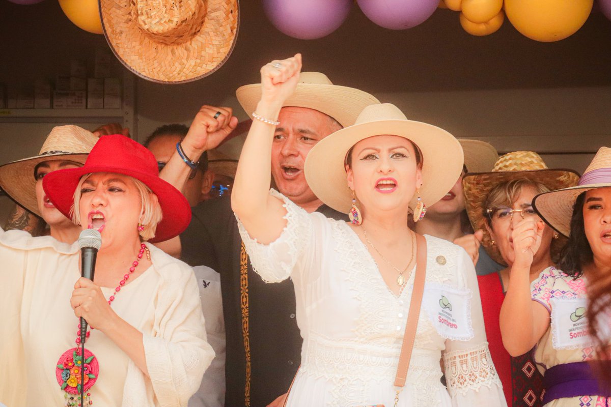 Lic_omar_hm's tweet photo. Muchas felicidades a El Movimiento del Sombrero Zacapu, son un gran ejemplo de trabajo, sencillez y servicio a su pueblo, han logrado algo histórico para su municipio. 

Me siento orgulloso de participar con ustedes en esta inauguración de la primera farmacia gratuita en #Zacapu. https://t.co/rujCqE2Jir