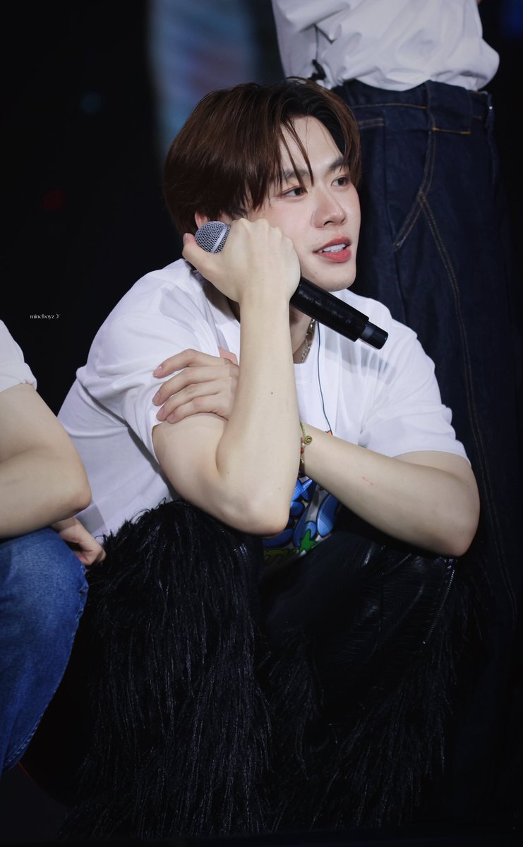 __mineboyz's tweet photo. ㅡ วันนี้ตี๋เก่งมากเลยน้าา 🥺✨

LAST MEMORY WITH FOUREVER YOU
#FoureverYouFarewellParty

📸 ‘ #bbverpj { @bbverpj } https://t.co/efG1fzkByP