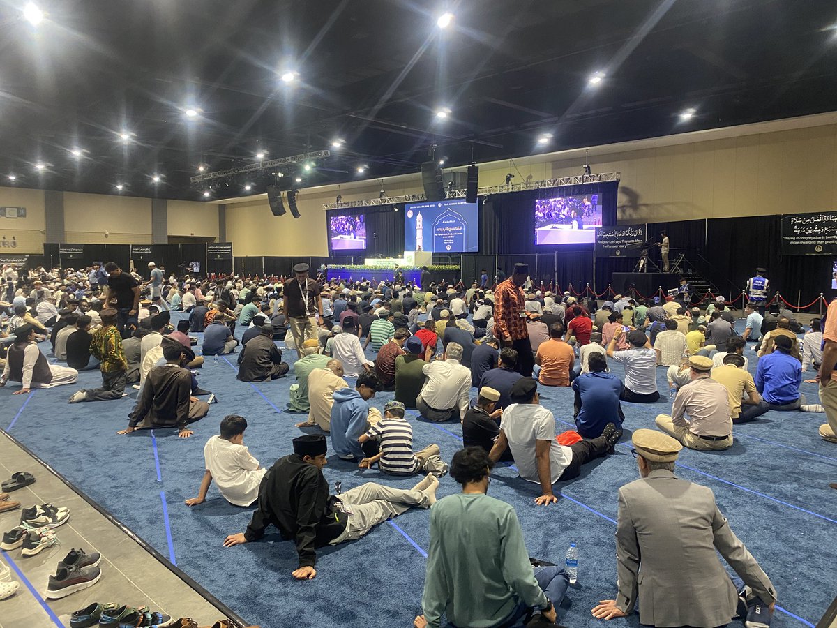 AMJBaitulEhsan's tweet photo. As the three-day 76th @USAJalsa comes to a close, members from Windsor, Ontario 🇨🇦 were honoured to participate in this inspiring gathering filled with faith, brotherhood, meaningful speeches, and fellowship. Safe travels to everyone returning home. 

#JalsaUSA #Windsor https://t.co/OvokaILxRF
