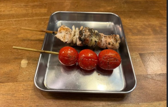 MAsUDA0611's tweet photo. ミニトマトの串焼きを食べました! キミの笑顔が景色にやさしく割り込んで 綺麗な光がどこからともなく差し込んで... おいしかった☆☆
#BeautifulShape #出会ってくれてありがとう https://t.co/4gQdrfBNcH