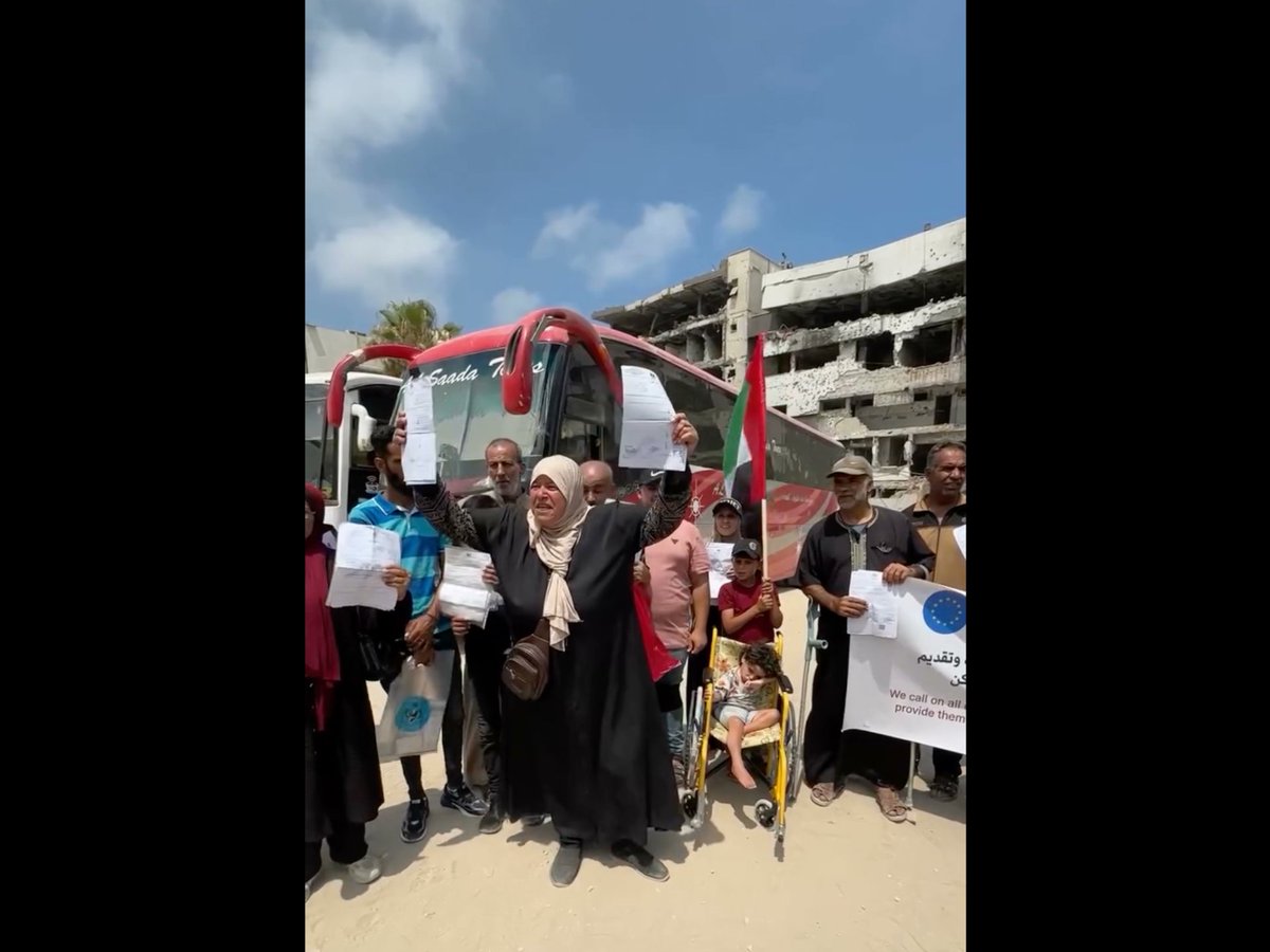 War__Alerts's tweet photo. REPORTED: Palestinians rally outside Al-Shifa hospital, demanding medical evacuation. Protesters call on Israel to lift travel restrictions for those leaving the Gaza Strip. https://t.co/uySTFJ58tG