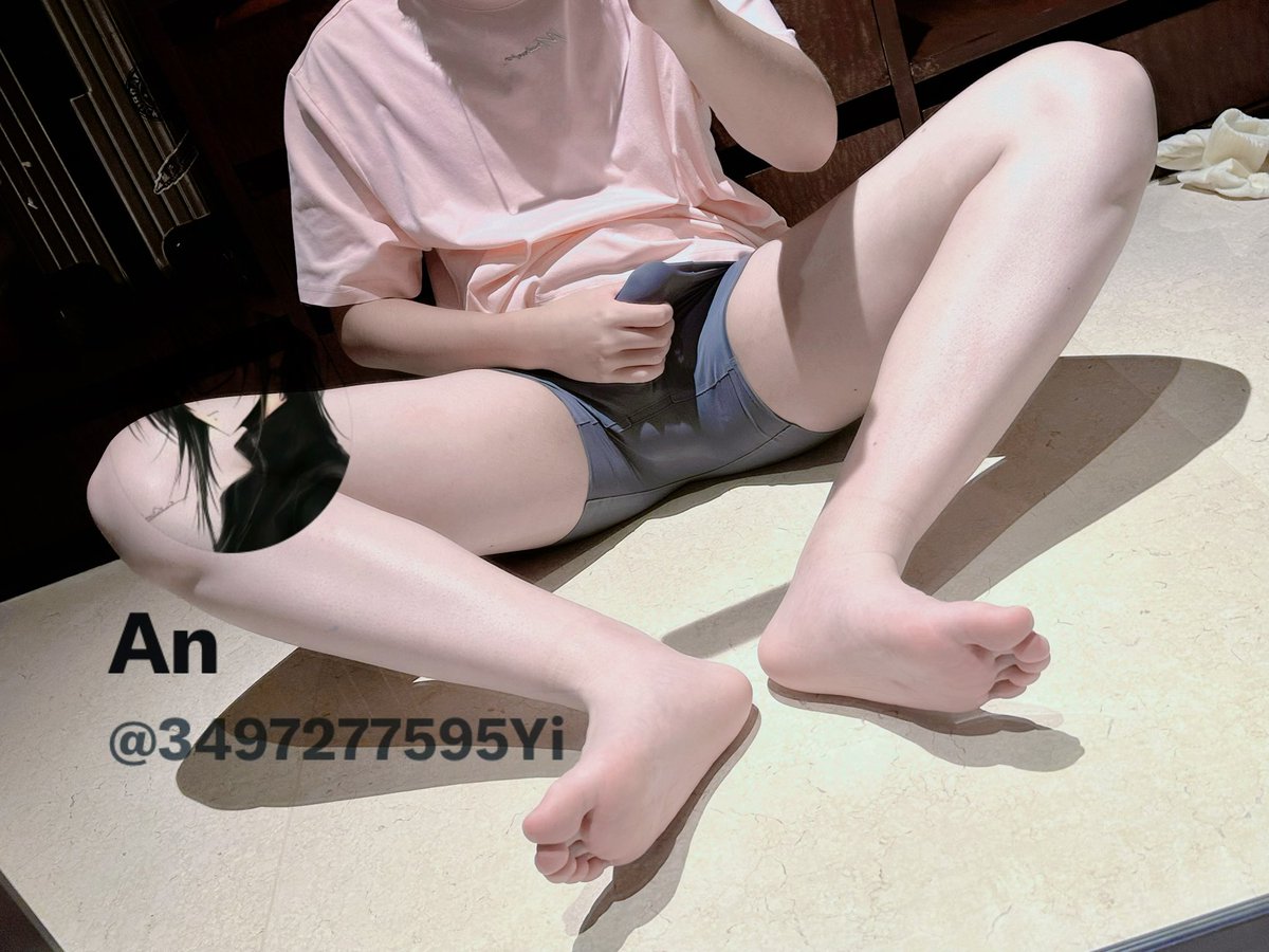 3497277595Yi's tweet photo. 为什么要让小狗🍵鞋鸭？
（转推后私信主播领取���频一份～谢谢你们）#男同 #小狗 #正太 #反差 #暴露 #裸足 #白袜 #恋物癖 #鸡鸡 #可爱 #少年 https://t.co/8L4BBZD9fY