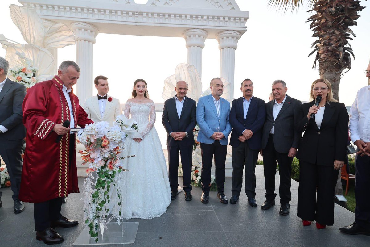 bernaabis's tweet photo. Gölcük Ak Parti ilçe teşkilatımızda birlikte görev yaptığımız Çetin Seymen ve Ayşe Seymen’in kıymetli evlatları Osman Buğra ve Elif’in nikahlarına şahitlik yaptık. 

Genç kardeşlerime ömür boyu mutluluklar, Seymen ve İncekara ailerine hayırlı olsun dileklerimi iletiyorum. https://t.co/wKvAzSTNqO