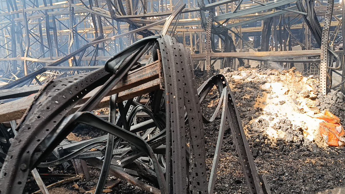 gnfsofficial's tweet photo. 🚒🔥GNFS EXTINGUISHES MELCOM CENTRAL WAREHOUSE FIRE AT FREE ZONE ENCLAVE; NO CASUALTIES RECORDED https://t.co/J1pNoSMuUo