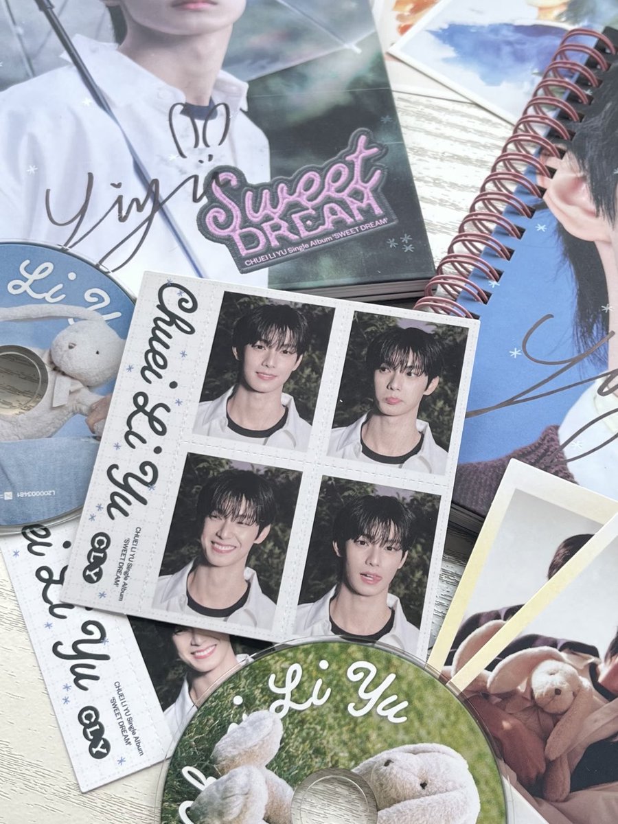 scandrok's tweet photo. signed chuei liyu albums that i ordered a long time ago finally arrived today (｡ì _ í｡) https://t.co/5AnZLZL415